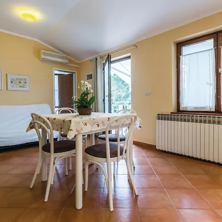 Gorgeous In With Kitchen Apartment *