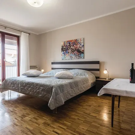 Gorgeous In With Kitchen Apartment